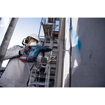 7. BOSCH. SDS+ HAMMER GBH 18V-34 CF 5,8J 2xPC8,0Ah + GRIFF 13mm KOFFER
