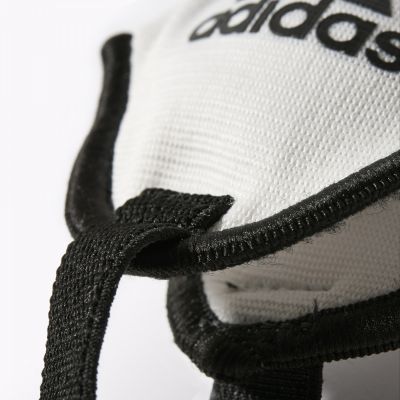 4. adidas 651879 Fußball-Knöchelschützer