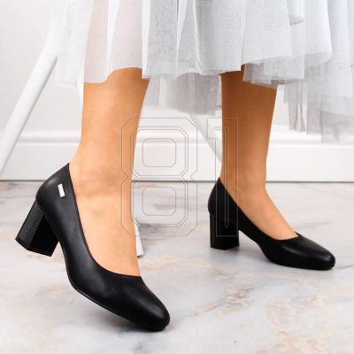 11. Sergio Leone W SK314A schwarze Pumps mit dekorativem Blockabsatz
