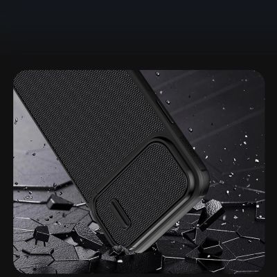 8. Nillkin Textured S Case für iPhone 14, gepanzerte Hülle mit Kameraabdeckung, schwarz