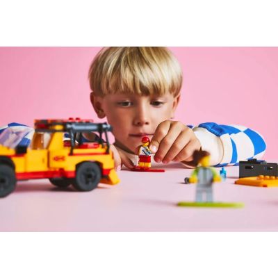 8. LEGO CITY 60453 Rettungswagen