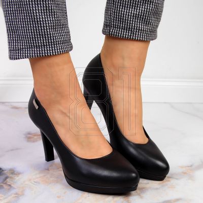10. Mattschwarze Plateau-Pumps von Sergio Leone