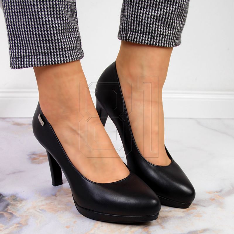 10. Mattschwarze Plateau-Pumps von Sergio Leone