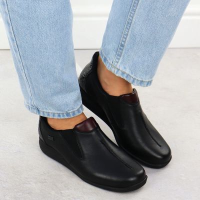 12. Damen-Lederschuhe mit Keilabsatz, schwarz, Rieker 47253-00