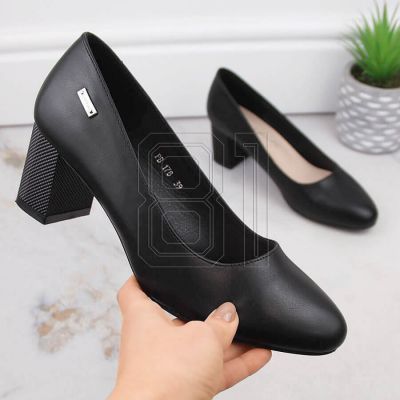 26. Sergio Leone W SK314A schwarze Pumps mit dekorativem Blockabsatz
