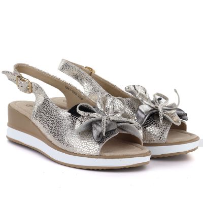 4. Damen-Ledersandalen mit Blume, goldfarben, S.Barski 5988