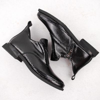 3. Damen-Lackleder-Stiefeletten in Kroko-Optik mit Zierelement, schwarz, Filippo DBT6425