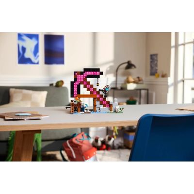 10. LEGO Minecraft 21277 Spitzhackenmine