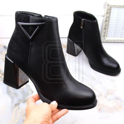 8. D&A S.Barski Premium Collection W OLI238 schwarze isolierte Stiefeletten mit dekorativem Absatz