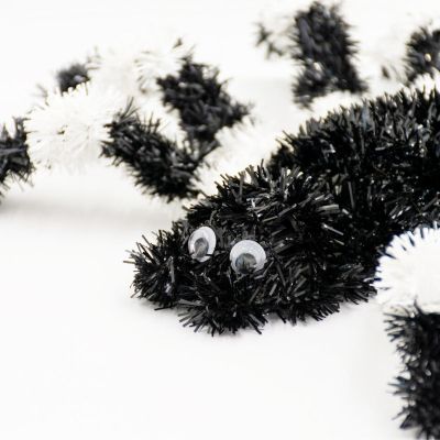 8. Dekorative Spinnenfigur Halloween Weiß