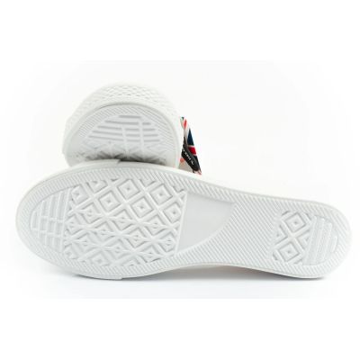 9. Lee Cooper Damenschuhe, sportliche weiße Slip-On-Ballerinas