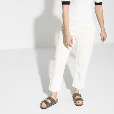 8. Birkenstock Arizona Soft Footbed Oiled Leather Narrow Faded Khaki Slides für schmale Füße (1019377)