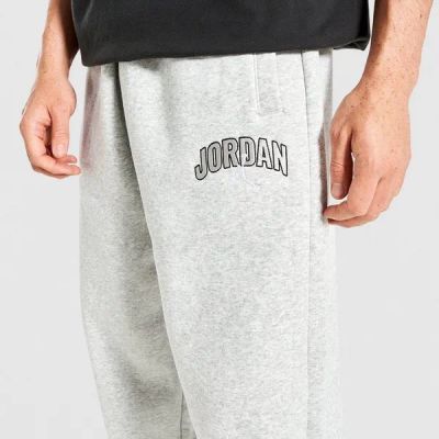 3. Air Jordan Oversized Graphic Sweatpants Grau - II2319-050