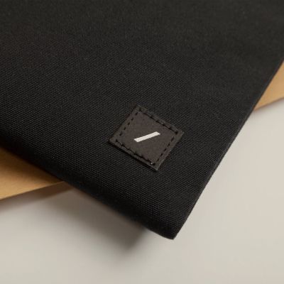 4. Native Union W.F.A 35,6 cm (14") Sleeve-Tasche Schwarz