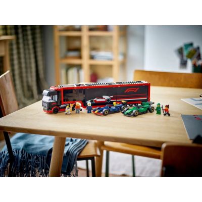 12. LEGO CITY 60445 F1 Truck mit RB20 und AMR24 F1 Autos