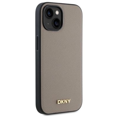 4. DKNY MagSafe iPhone 15 Hülle mit genarbtem Metalllogo – Beige