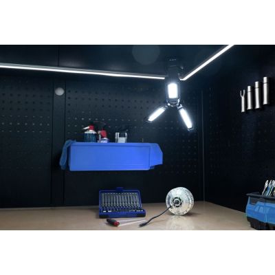 15. Ansmann Triohead 7000R Schwarze LED 66 W