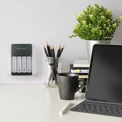 4. QOLTEC Ladegerät für Ni-MH-Akkus Typ R03/AAA und R06/AA | 300 mA