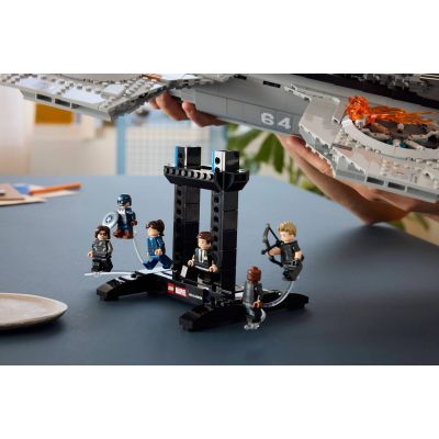 19. LEGO Marvel Super Heroes 76354 - SHIELD Helicarrier
