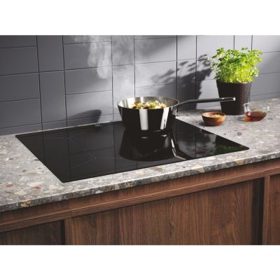 4. ELECTROLUX LIL61424C Induktionskochfeld mit 230-V-Stecker