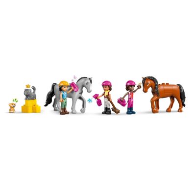 18. LEGO Friends 42688 – Stallungen und Reitschule