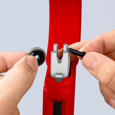 19. Knipex 90 31 03 BK Handrohrschneider