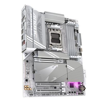 8. Gigabyte X870 AORUS ELITE WF7 ICE Mainboard