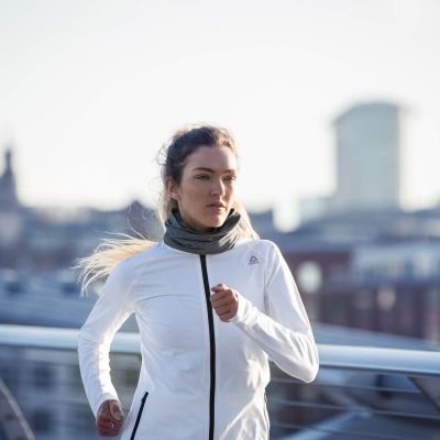 7. Reebok RRAC-10130GR Lauf-Halswärmer