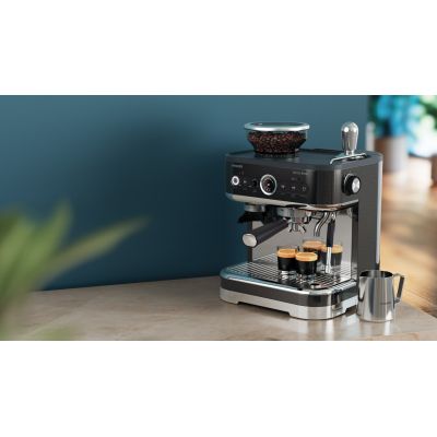 8. Philips PSA3218/10 Kaffeemaschine Barista Brew, 15 bar Pumpendruck, integrierter Milchaufschäumer, halbautomatisch, 1350 W, Schwarz