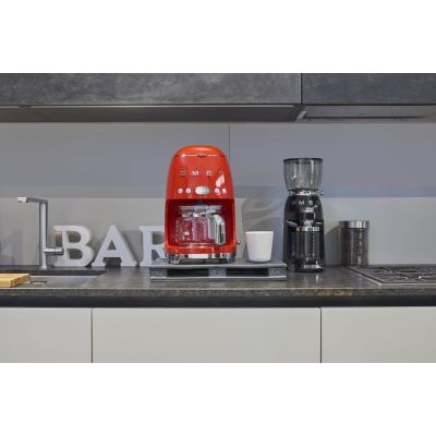 5. SMEG Kaffeemaschine Modell DCF02RDEU rot