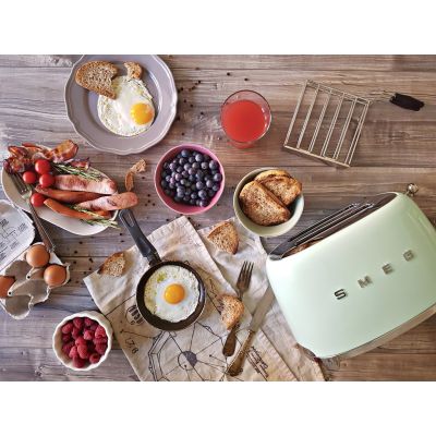 12. SMEG TSF01PGEU Toaster Pastellgrün
