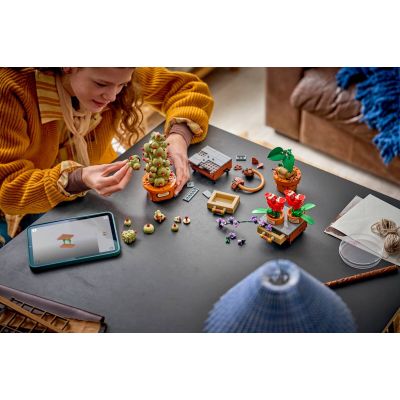 8. LEGO Harry Potter 76474 - Hogwarts Kräuterkunde Pflanzen