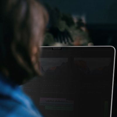 8. AmazingThing Radix MagPrivacy-Folie für MacBook Neo 13"