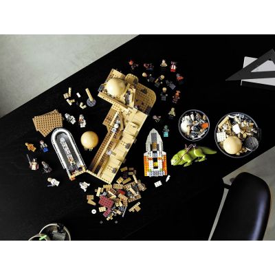 23. LEGO Star Wars 75290 Mos Eisley Cantina