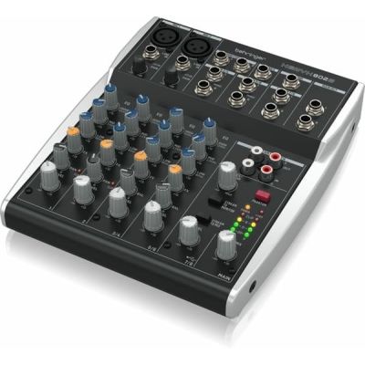 5. Behringer 802S – Kompakter 8-Kanal-Analogmixer mit USB-Schnittstelle, speziell entwickelt für Podcasting, Streaming und Heimaufnahmen