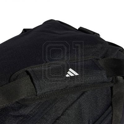 12. adidas Essentials 3-Streifen Reisetasche S IP9862