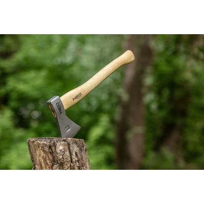 5. Bushcraft-Axt im Etui, 400 Gramm
