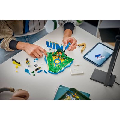 10. LEGO Editions 43027 - Vini Jr. - Football Moments