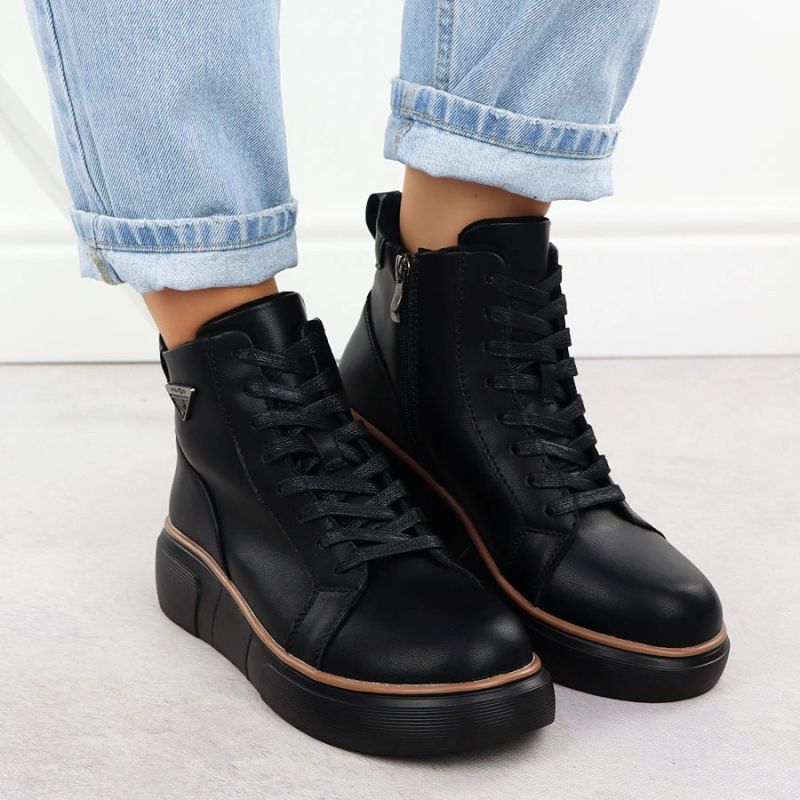 12. Schwarze Damen-Lederstiefeletten mit Keilabsatz Filippo DBT6452