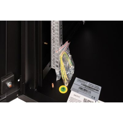 23. Einzigartiger 19-Zoll-Netzwerkschrank (16 HE) zur Wandmontage, 600 x 600 mm, Glastür, schwarz, ungeteilt, montiert, 100 kg