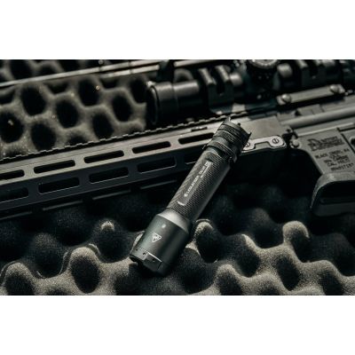 6. Ledlenser TAC6R Black Box Taschenlampe