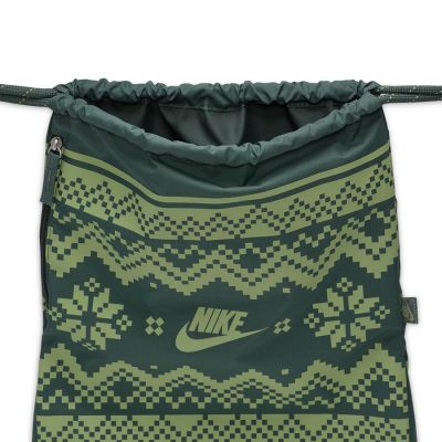 6. Nike Rucksack mit Kordelzug – Fair Isle FZ7287-338