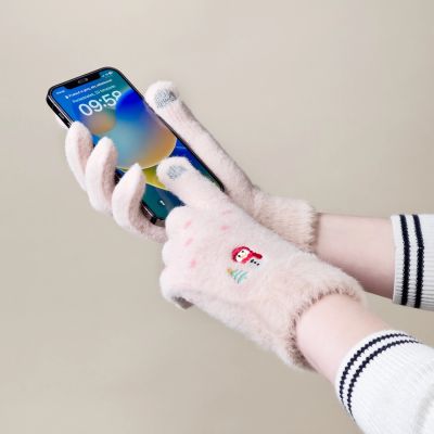 2. Winter-Telefonhandschuhe für Damen mit einem Schneemann und einem Weihnachtsbaum – beige