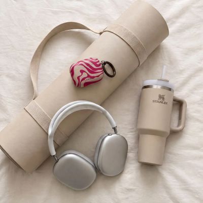 6. Lamano Tech-Protect Hülle für AirPods Pro 3 – Rosa und Beige