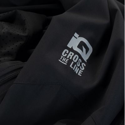 9. Beniti Jacke M