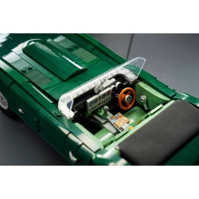 6. LEGO Icons 11381 – Jaguar E-Type