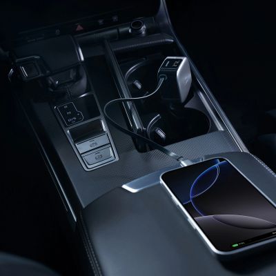 23. Cuktech CC903P 100W Kfz-Ladegerät mit Display und 70 cm langem, einziehbarem USB-C-Kabel – Grau