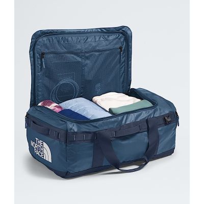 3. The North Face Base Camp Voyager Reisetasche 62L, recycelter Kunststoff, thermoplastische Polyurethan-Elastomere (TPU), Blau