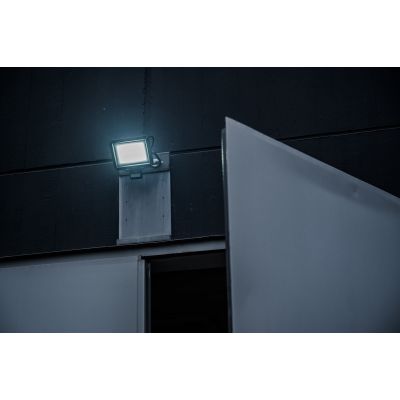 11. Brennenstuhl 1171250542 Strahler Schwarz 50 W LED D