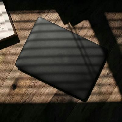 7. Tech-Protect Softshell-Schutzhülle für MacBook Air 15 2023 / 2024 / 2025 / 2026 – Mattschwarz